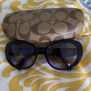 Coach HC 8049 women gently used sunglasses in navy blue w/touch of Gold